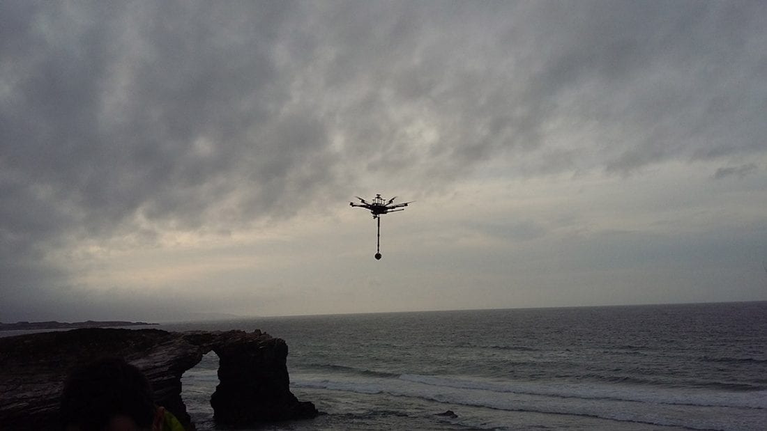 Filmación 360º de la "Playa de las Catedrales" con drone profesional
