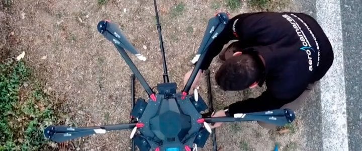 La prensa se interesa por nuestro servicio pionero de exterminación de avispa Velutina con drones.